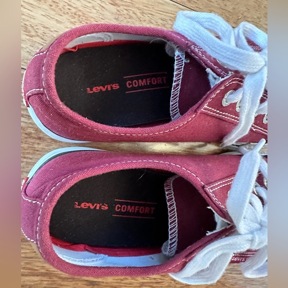 Levi’s comfort burgundy low top sneakers in very good condition - Picture 6 of 8
